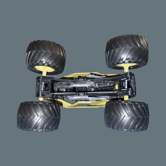 Hot Wheels Monster Jam 1:24 Truck 2017 SOLDIER FORTUNE Target Exclusive - Picture 5 of 9